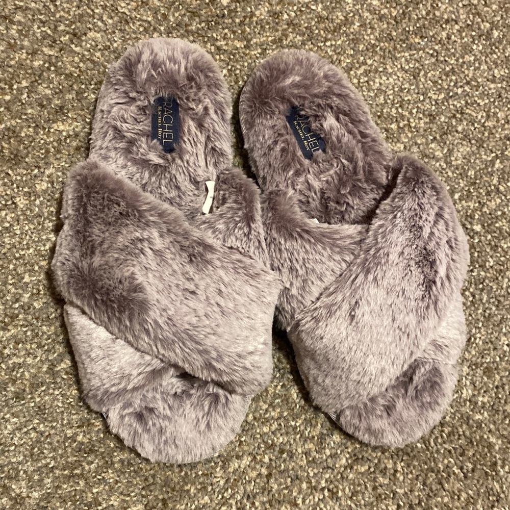 grey slippers, 5/6